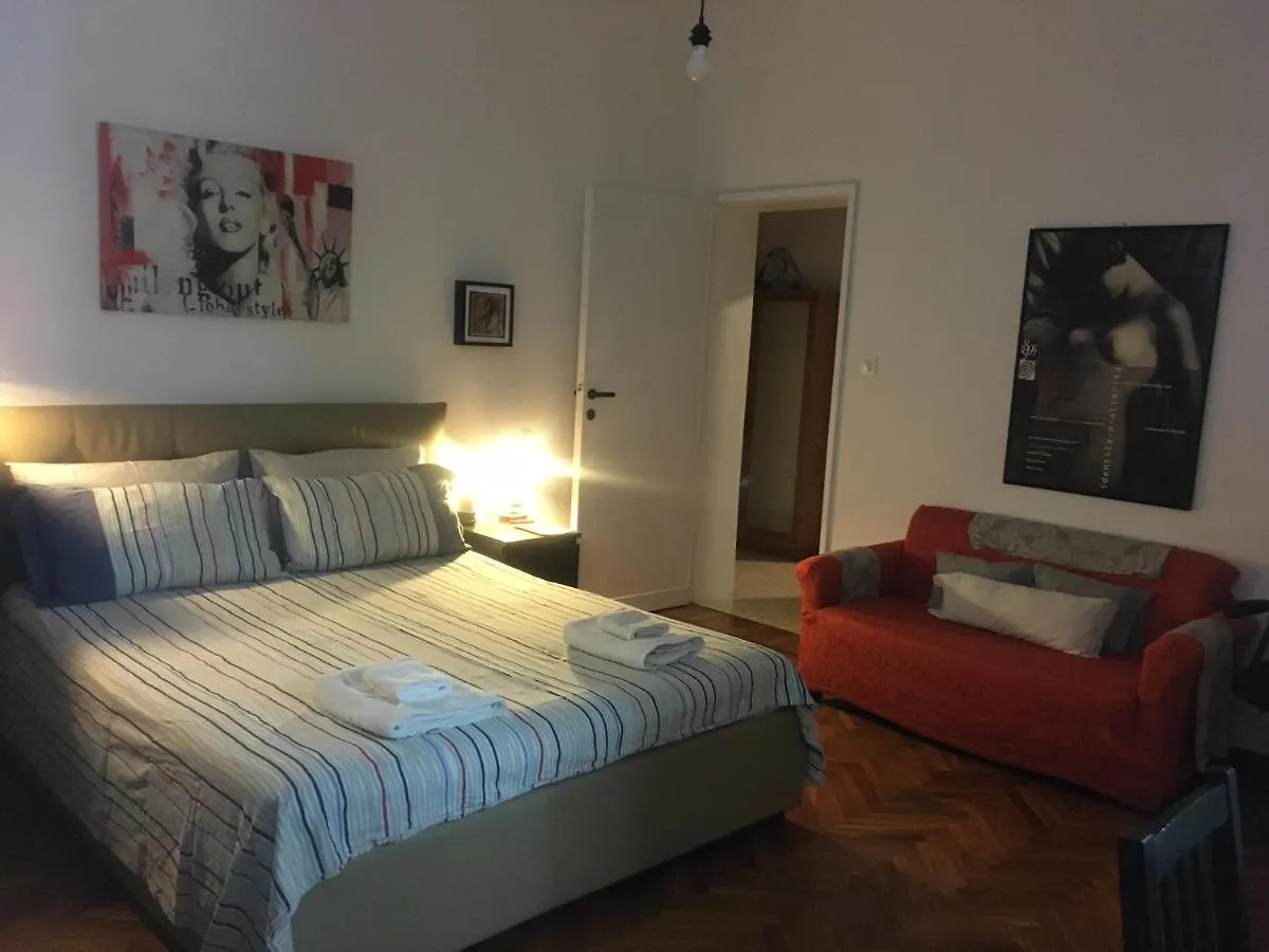 Bed & Breakfast Luminosa Stanza In Appartamento Signorile Bologna