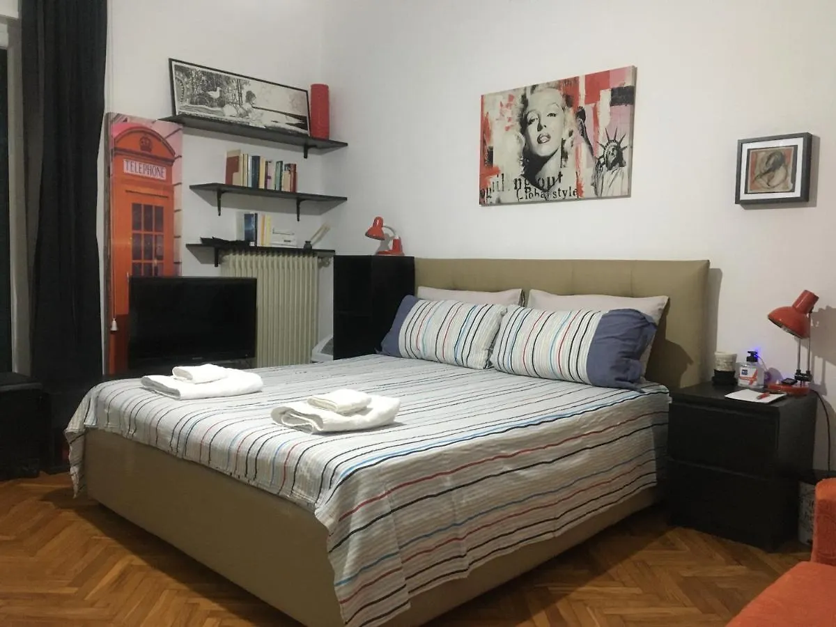 Luminosa Stanza In Appartamento Signorile Bologna