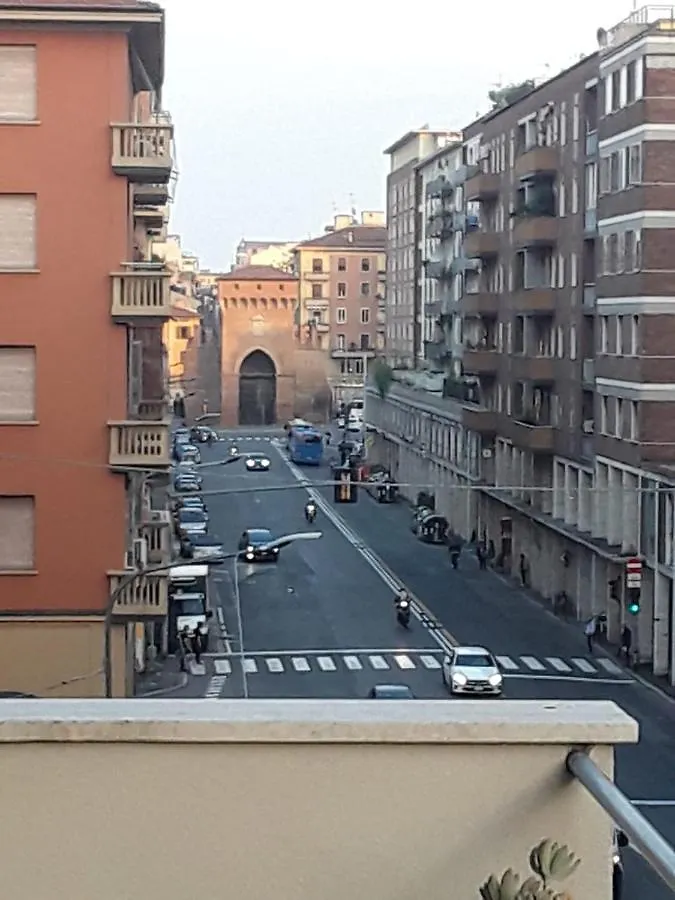 Bed & Breakfast Luminosa Stanza In Appartamento Signorile Bologna Italy